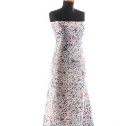 Letní úplet motiv květinového ornamentu bílý