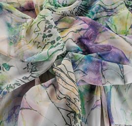 Šifon motiv velkých květů fialovorůžový 