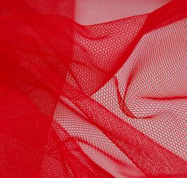 Tyl pružný jemný tmavší červené barvy