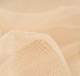Tyl pružný jemný v tělové barvě 
