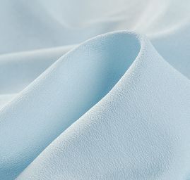 Krepdešín imitace hedvábí světle modrý