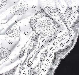 Krajka na mantilu květinový vzor bílá