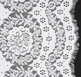Krajka na mantilu květinový vzor bílá