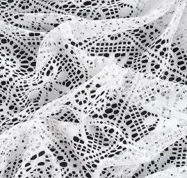 Imitace háčkováné krajky lomená bílá