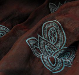 Taft kupón výšivka tvarovaný kraj hnědotyrkysová