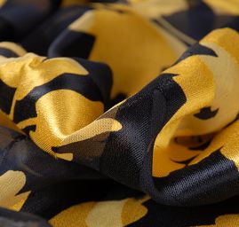 Hedvábný šifon květinový motiv žlutá/černá