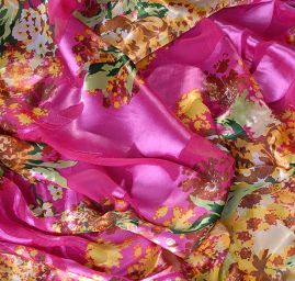 Hedvábný šifon květinový motiv růžový