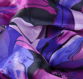 Hedvábný šifon květinový motiv fialová