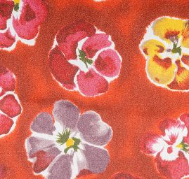 Satén nepružný květinový vzor macešky 