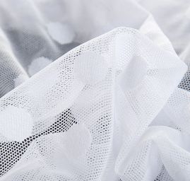 Pružný tyl puntík bílý