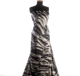 Hedvábný satén vzor peří černobílý