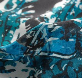 Hedvábný mušelín květinový vzor tyrkys černá