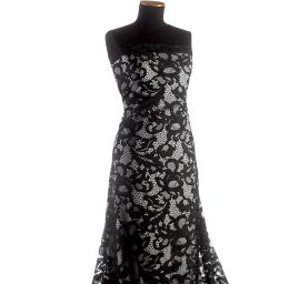 Krajka ny tylu s velkými oky černá