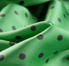 Šatová látka mikado puntík zelený/černý