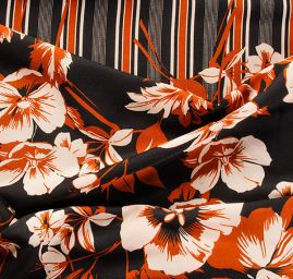 Šatová látka imitace hedvábí vzor květů hnědá