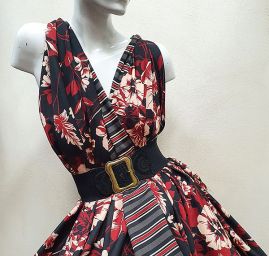 Šatová látka imitace hedvábí vzor květů vínový