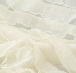 Efektní úplet s volánky smetanový