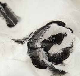 Šantung s aplikacemi