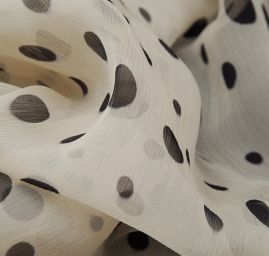 Hedvábný mušelín plisé vzor puntík