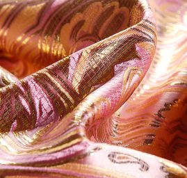 Efektní brokát hlavicový vzor zlatorůžový