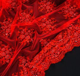 Krajka výšivka na tylu s korálky rokajlem červená