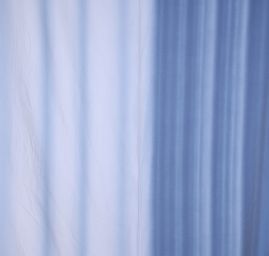 Riflovina pružná batika světle/tmavě modrá