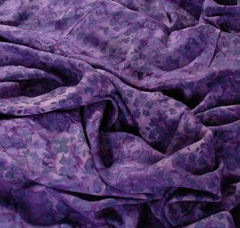 Viskozová látky batika květy fialová