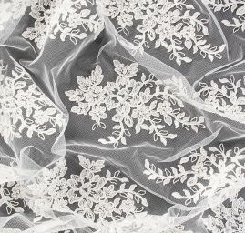 Krajka romantická výšivka na tylu smetanová