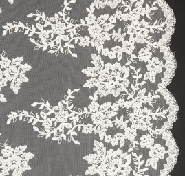 Krajka romantická výšivka na tylu smetanová