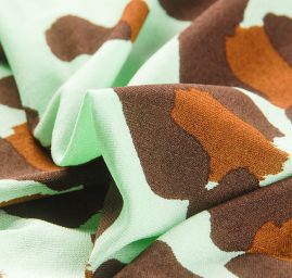 Úplet žoržetový zvířecí vzor jasně zelená