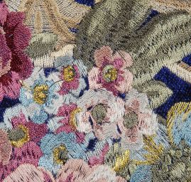 Samet s barokní květinovou  výšivkou modrý