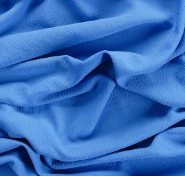 Pletenina s plastickým vzorem vlnek modrá