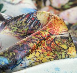 Satén pružný tisk kytice