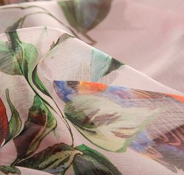 Šifon plise vzor růží/ptáčků růžový