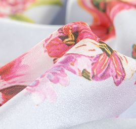 Krepdešín tisk květy tulipánů sv. modrý