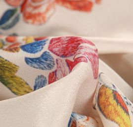 Krepdešín tisk vzor květy/motýlci béžový