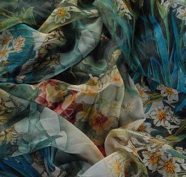 Šifon vzor narcisu/orchideje zelená/modrá