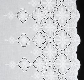 Krajka madeira vzor drobné květy lomená bílá