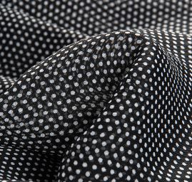 Šifon plise puntiky bílé na černém podkladě
