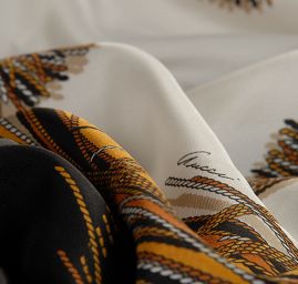 Hedvábný krepdešín kupón motiv koně hnědý