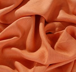 Len střední síly hrubší struktury meruňkové barvy