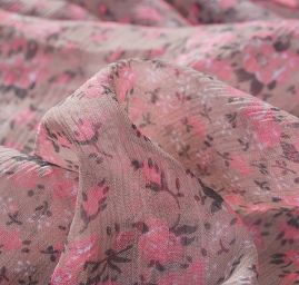 Šifon plisé motiv drobných květů starorůžová