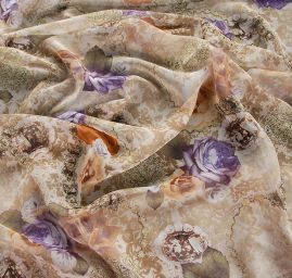 Šifon květinový motiv růží hnědá