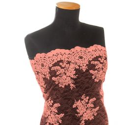 Krajka výšivka na vzorovém tylu lososové barvy