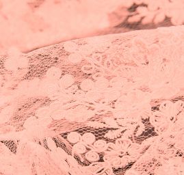 Krajka výšivka na vzorovém tylu lososové barvy