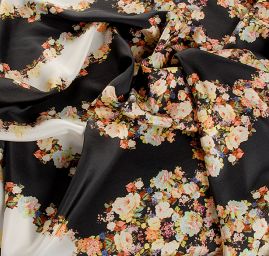 Hedvábná látka romantický vzor květin černá