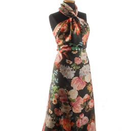 Hedvábná látka motiv velkých květů černá