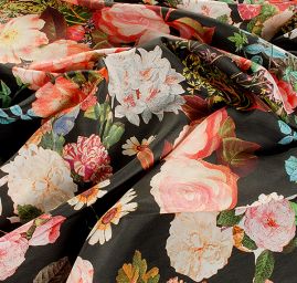 Hedvábná látka motiv velkých květů černá