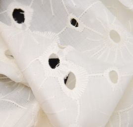 Vyšívaná látka madeira velké květy