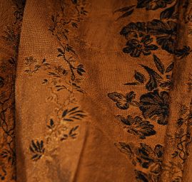 Taft kupón výšivka tvarovaný kraj zlatohnědá/černá